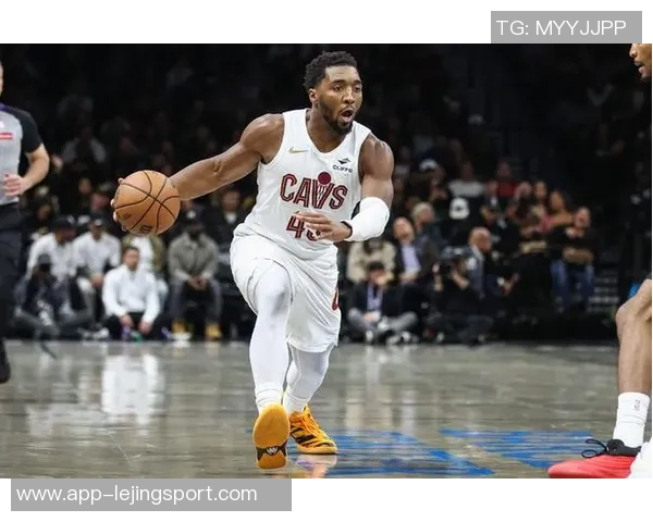 米切尔半场表现亮眼5中3贡献7分1板2助2断展现实力