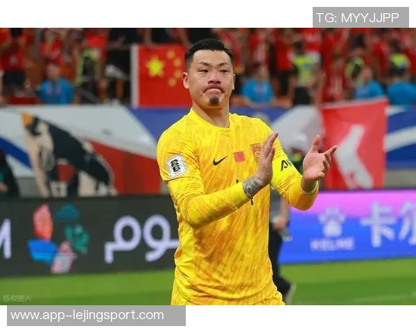 王大雷感谢球迷雨中支持并祝双节快乐展现球队团结精神